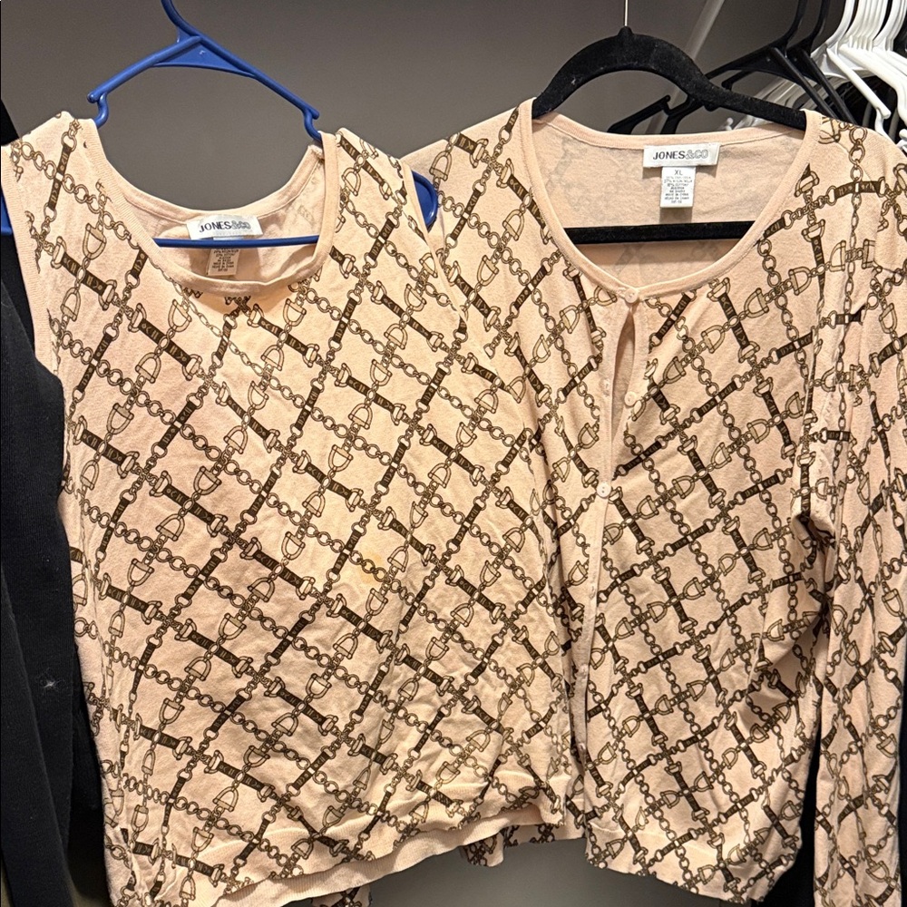 Jones & Co. Women's Cream Chain-Print Scoop Neck Sweater